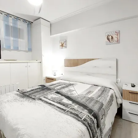 2 Bedroom Cozy In La Pobla De Farnals Lägenhet