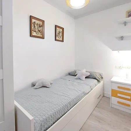 2 Bedroom Cozy In La Pobla De Farnals Apartment Las Canteras (Valencia)